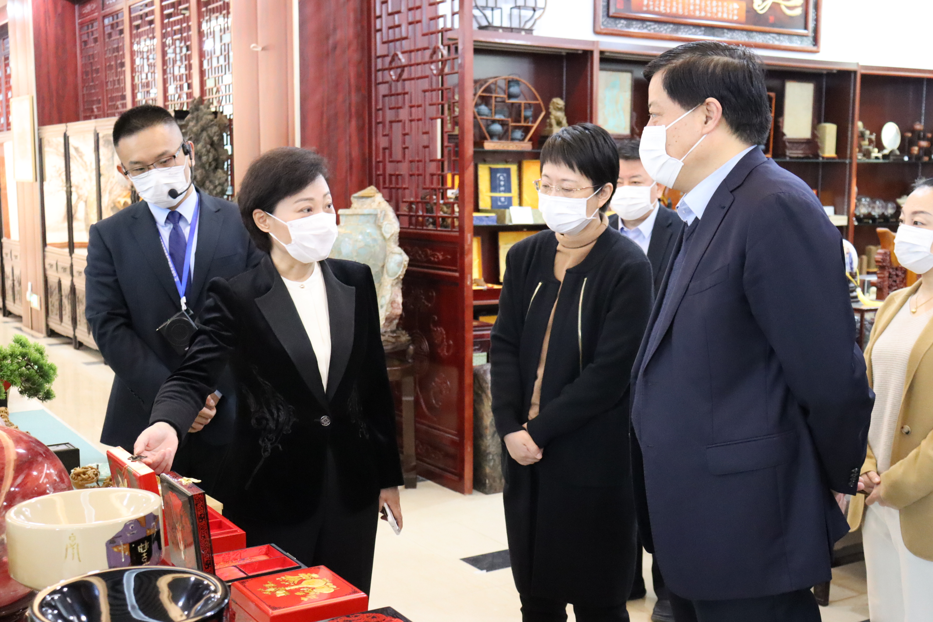 市委常委、副市長董冰到濟(jì)寧孔子文化旅游集團(tuán)調(diào)研