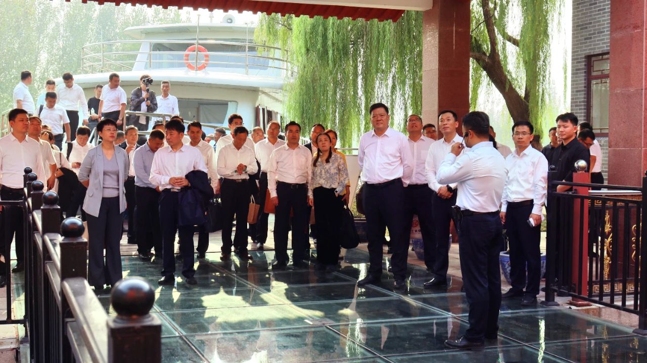 現(xiàn)場(chǎng)辦公 干在一線 | 孔子文旅集團(tuán)召開(kāi)黨委(擴(kuò)大)會(huì)議暨重點(diǎn)項(xiàng)目建設(shè)現(xiàn)場(chǎng)會(huì)