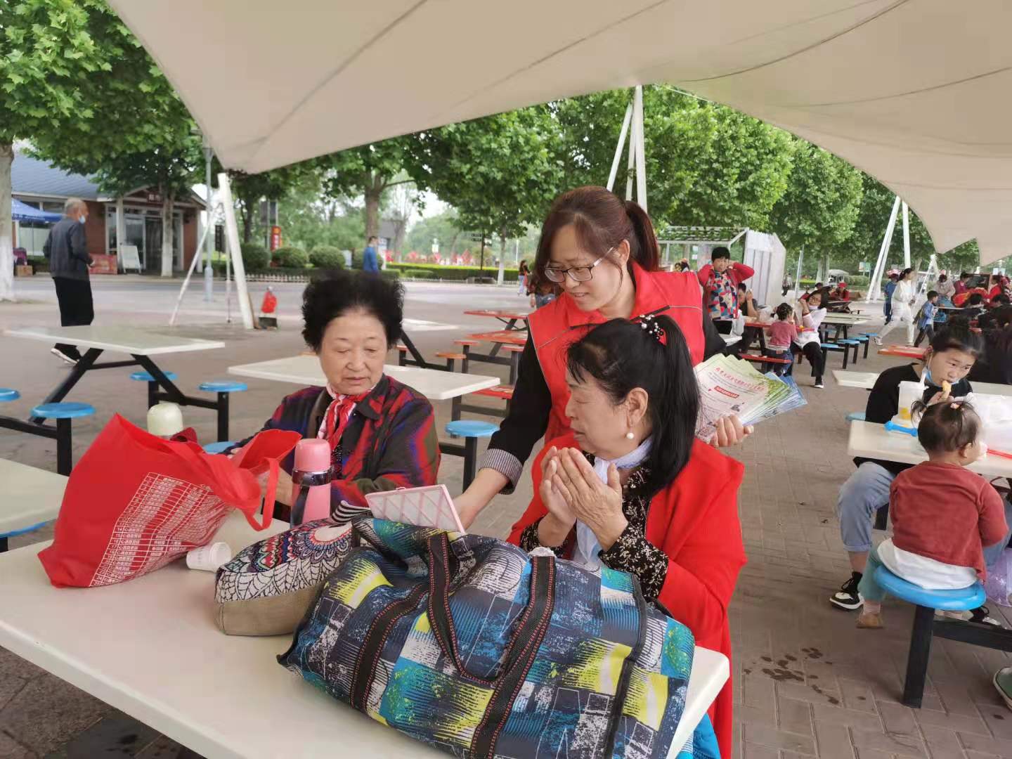 濟(jì)寧孔子文旅集團(tuán)北湖文化旅游有限公司開展5?19“中國旅游日”普法宣傳活動(dòng)