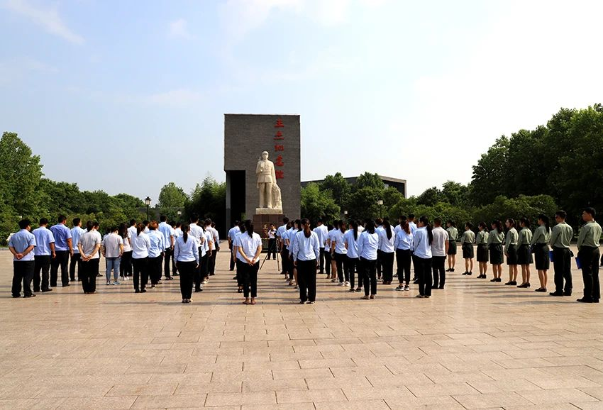 孔子文旅集團(tuán)羊山景區(qū)開展紀(jì)念英雄王杰犧牲56周年活動